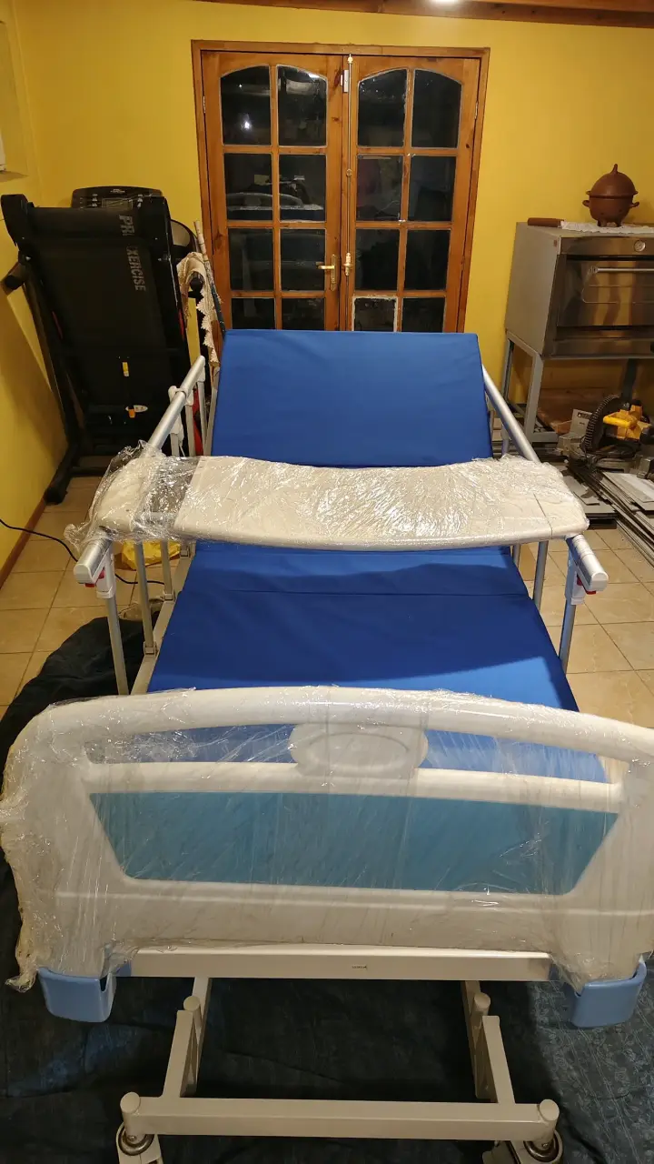 Cama clínica ajustable y control remoto - 1