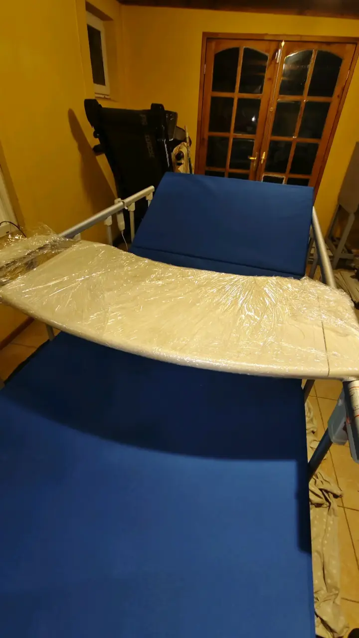Cama clínica ajustable y control remoto - 3