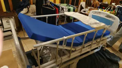 Cama clínica ajustable y control remoto - miniatura 4