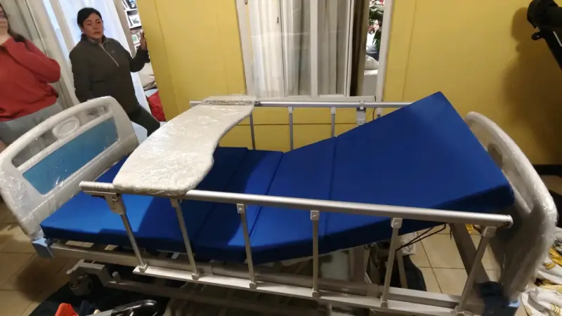Cama clínica ajustable y control remoto - 5