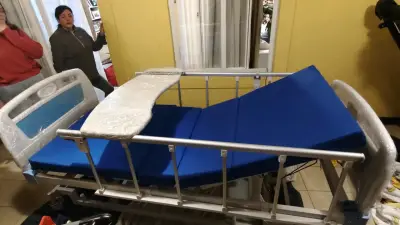 Cama clínica ajustable y control remoto - miniatura 5