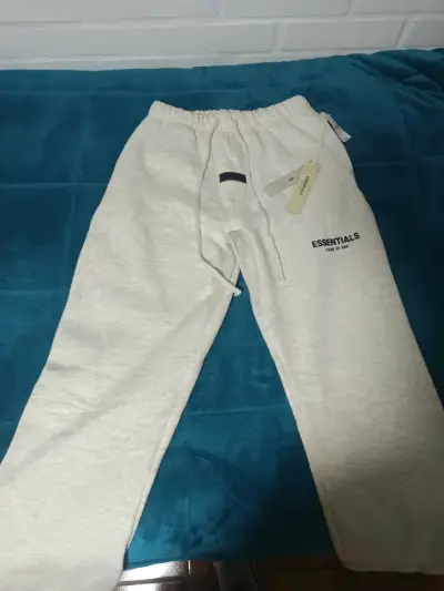 Pantalones Essentials Fear of God color crema - miniatura 1