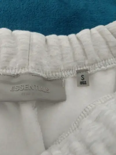 Pantalones Essentials Fear of God color crema - miniatura 4