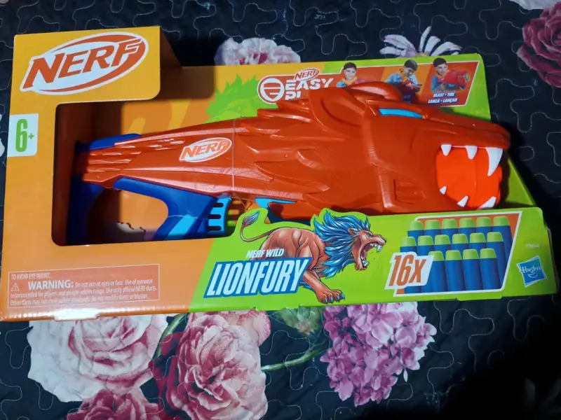 Lanzador Nerf LionFury con 16 dardos