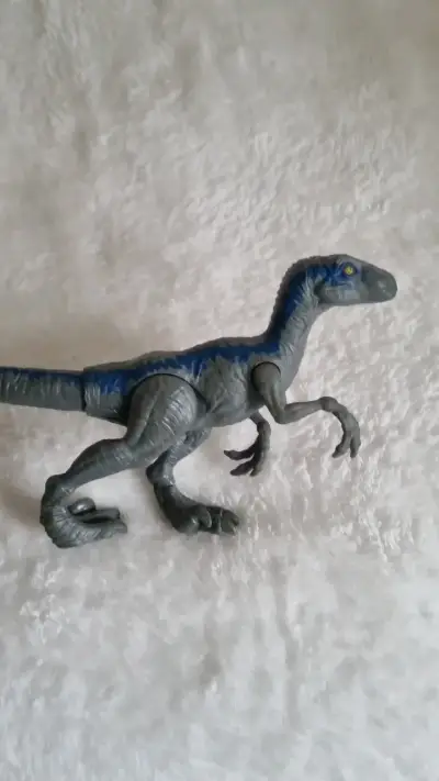 Figura de dinosaurio Blue  articulada - miniatura 1