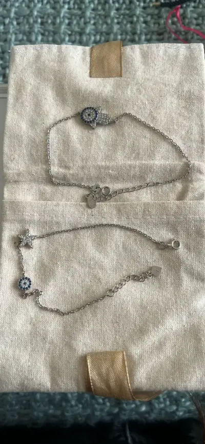 Pulseras de plata con dijes de estrella y mano de Fátima - miniatura 1