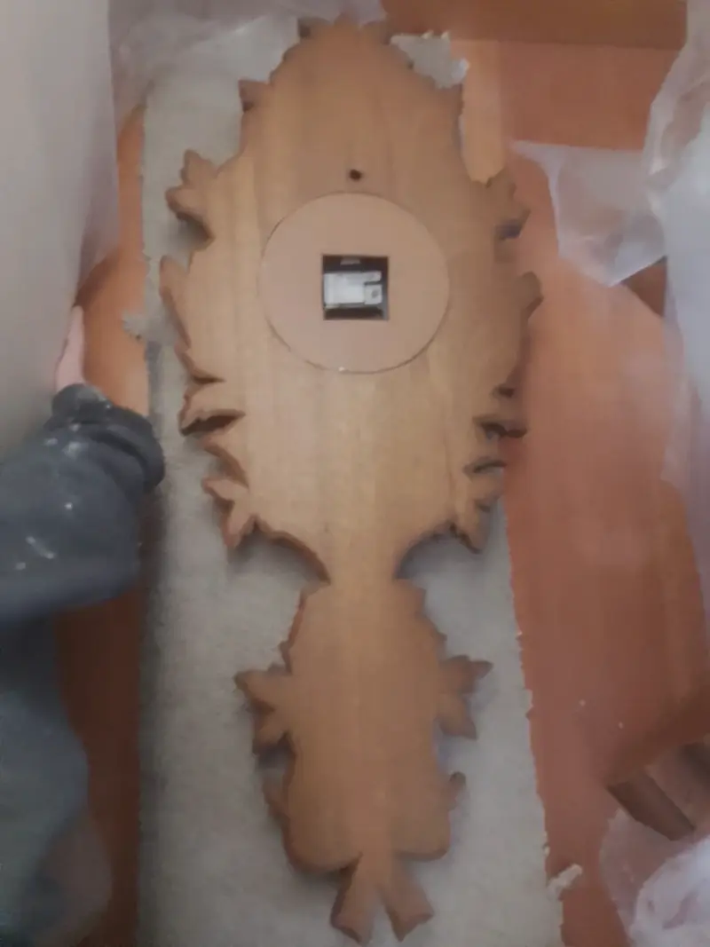 Reloj de Pared Tallado en Madera Decorativo - 2