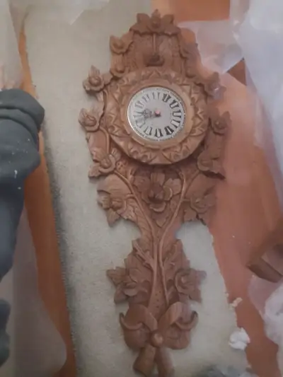 Reloj de Pared Tallado en Madera Decorativo - miniatura 3