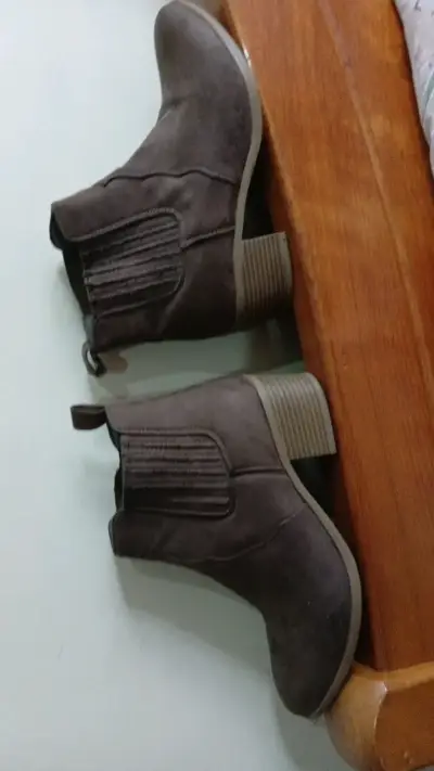 Botines de mujer color marrón con tacón - miniatura 2