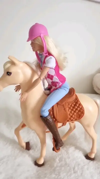 Barbie con caballo y accesorios de equitación - miniatura 6
