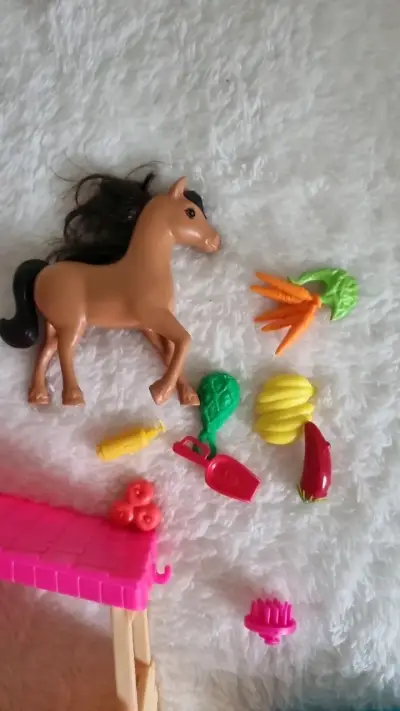 Set de juego establo con caballo y accesorios - miniatura 2