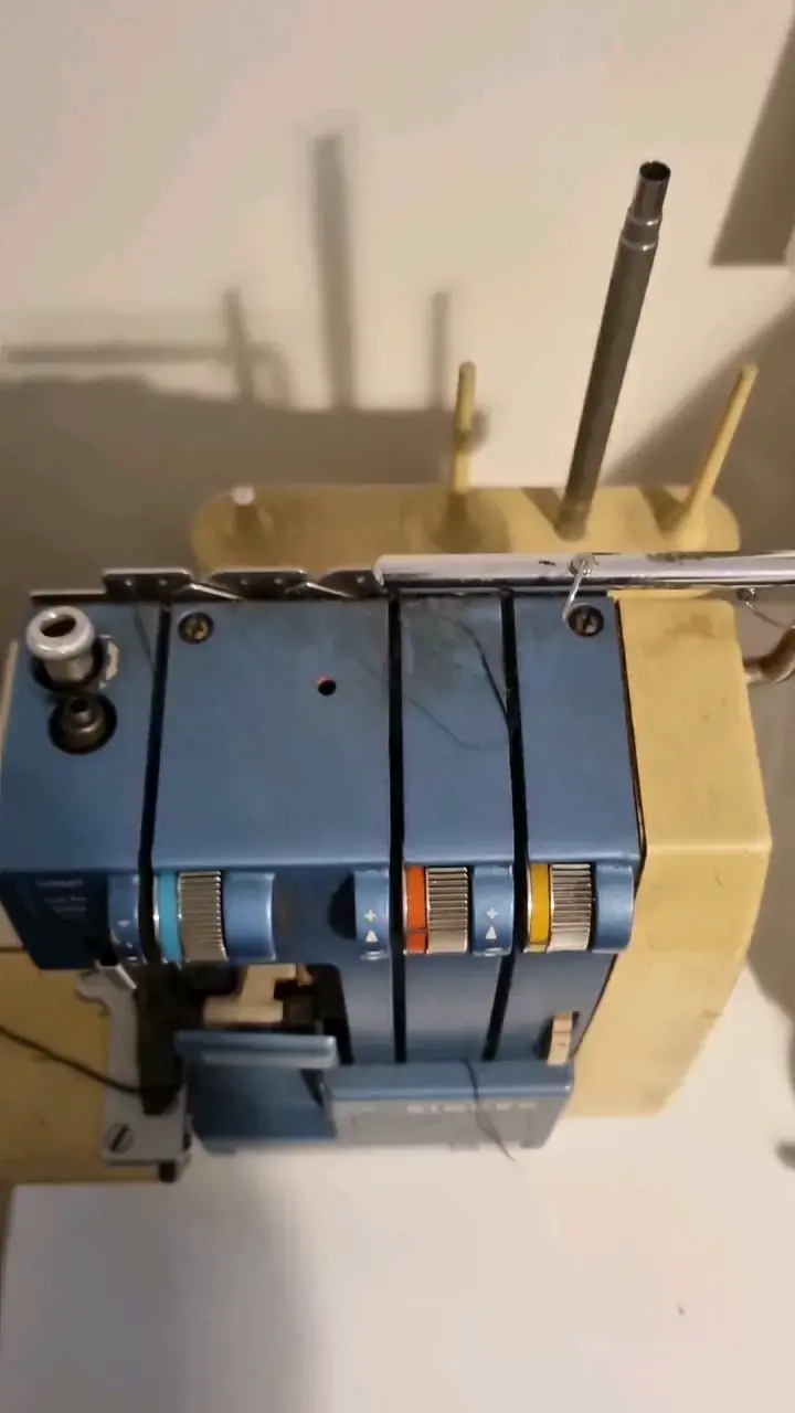 Máquina Overlock Singer 14U12 Profesional - 2