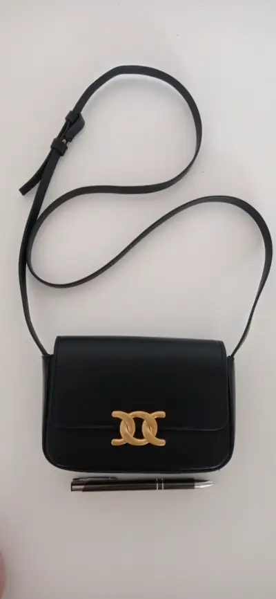 Cartera negra pequeña con cierre dorado H&M - miniatura 1