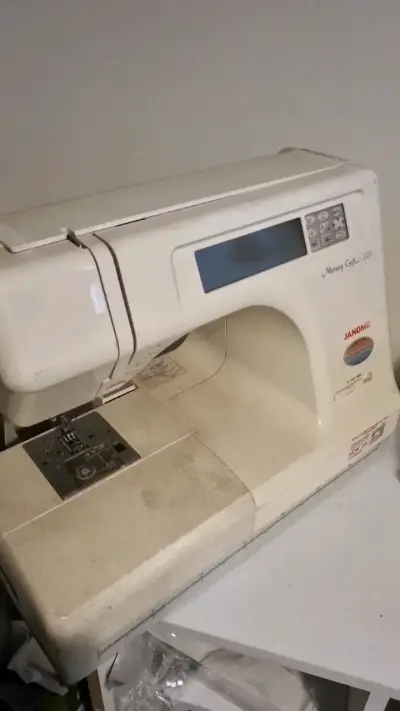 Máquina de Coser Janome Memory Craft 5700 - miniatura 3