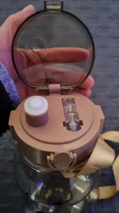 Botella de agua en forma de oso con tapa abatible - miniatura 3
