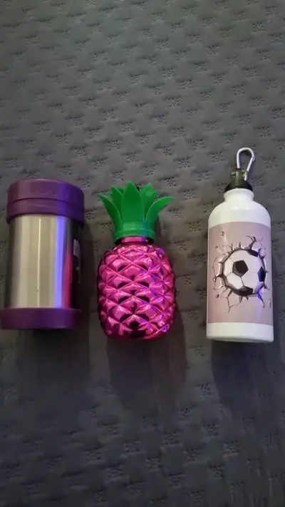 Set de botellas y termo con diseño divertido - miniatura 1