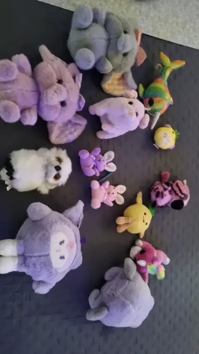 Lote de peluches variados en buen estado - miniatura 1