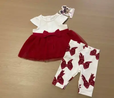 Conjunto de vestido y leggings para bebé con lazo rojo - miniatura 1