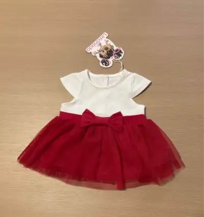 Conjunto de vestido y leggings para bebé con lazo rojo - miniatura 2