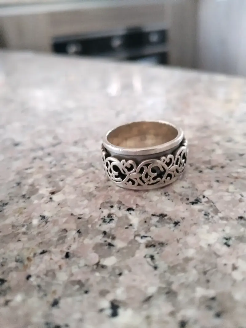 Anillo de plata con diseño calado giratorio - 2