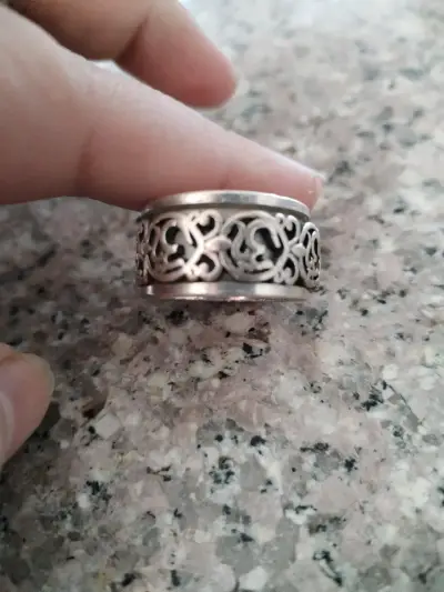 Anillo de plata con diseño calado giratorio - miniatura 3