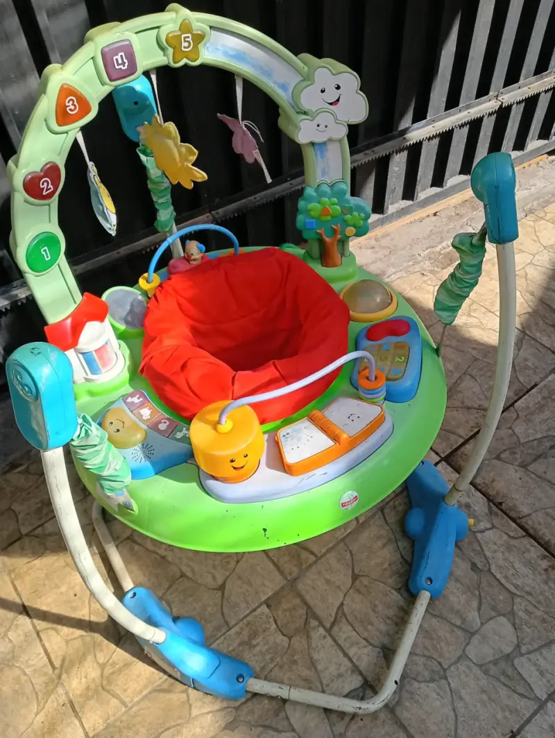 Saltador para bebé con juguetes interactivos - 3