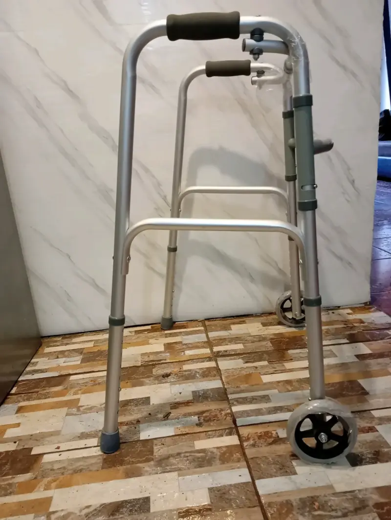 Andador plegable con ruedas para adultos - 2