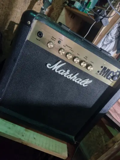 Amplificador Marshall MG15 para guitarra - miniatura 1