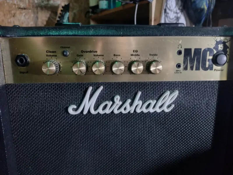 Amplificador Marshall MG15 para guitarra - 2