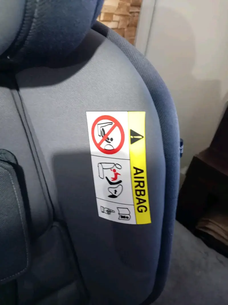 Silla de Auto Infanti Gris con Arnés 360 - 4
