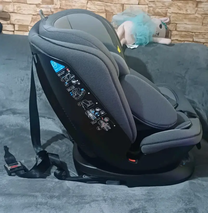 Silla de Auto Infanti Gris con Arnés 360 - 5