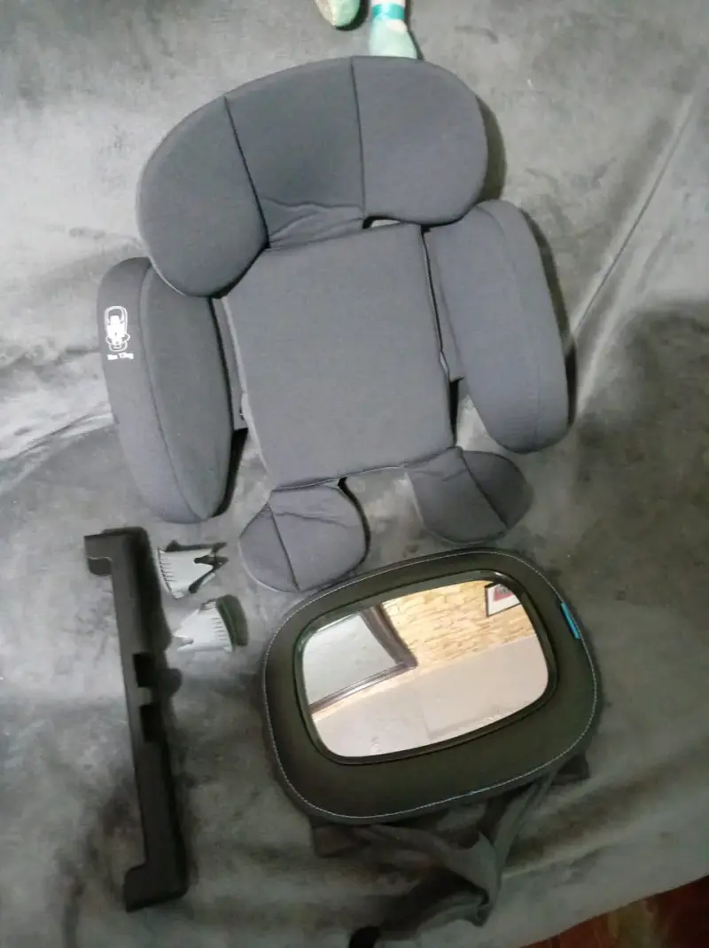 Silla de Auto Infanti Gris con Arnés 360 - 6