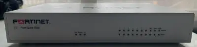 FortiGate 60E en buen estado - miniatura 1
