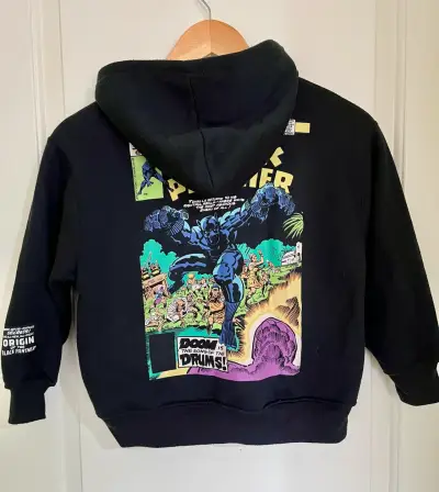 Polerón negro infantil con diseño gráfico - miniatura 6
