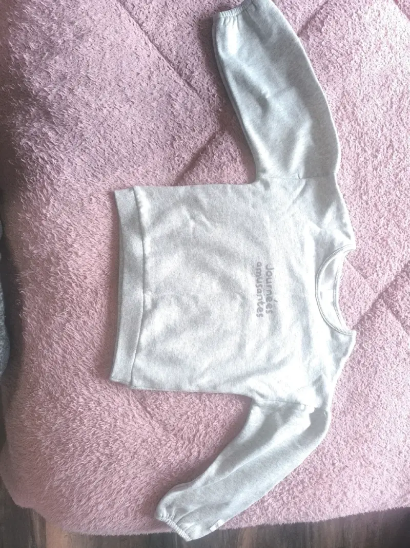 Polerón gris para niña con diseño estampado - 1