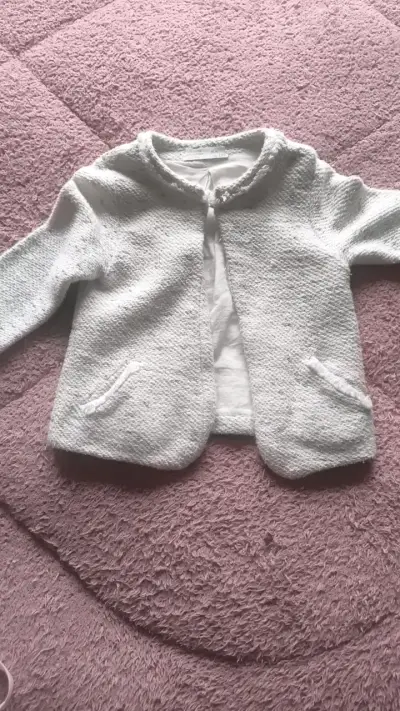 Chaqueta de bebé blanca con textura suave - miniatura 1