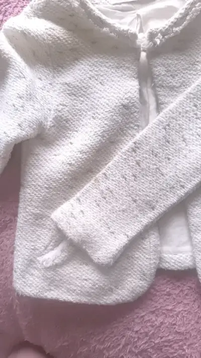 Chaqueta de bebé blanca con textura suave - miniatura 4