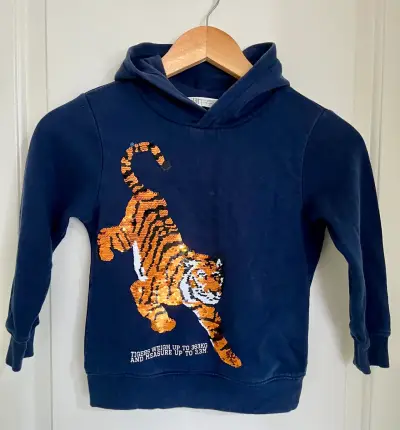 Polerón infantil gris con estampado divertido - miniatura 5