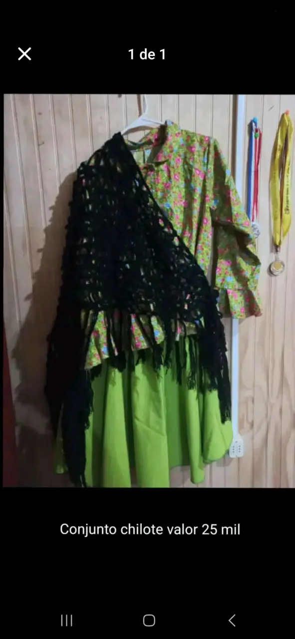 Conjunto chilote tradicional verde con chal negro