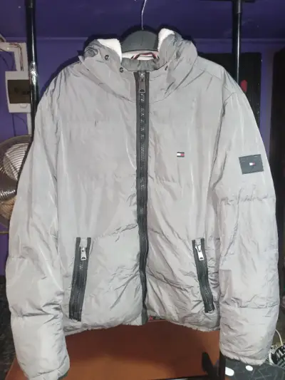 Chaqueta acolchada gris con capucha para hombre - miniatura 1