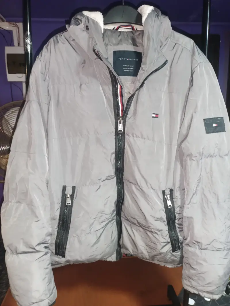 Chaqueta acolchada gris con capucha para hombre - 2