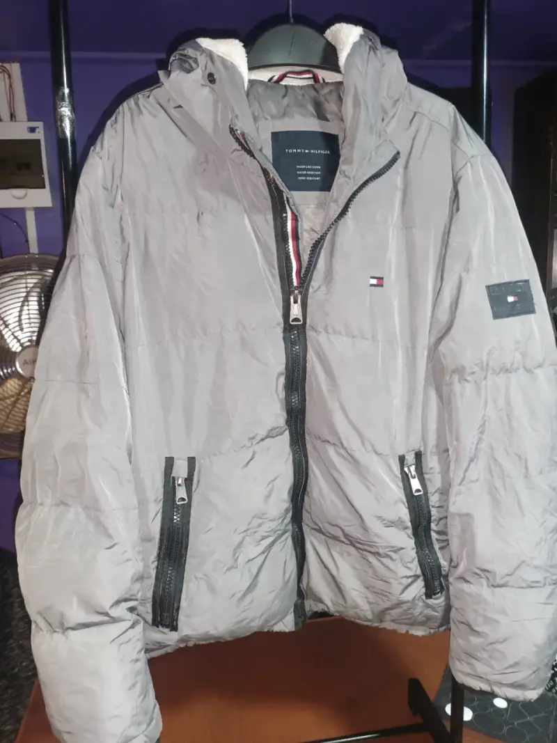 Chaqueta acolchada gris con capucha para hombre - 3