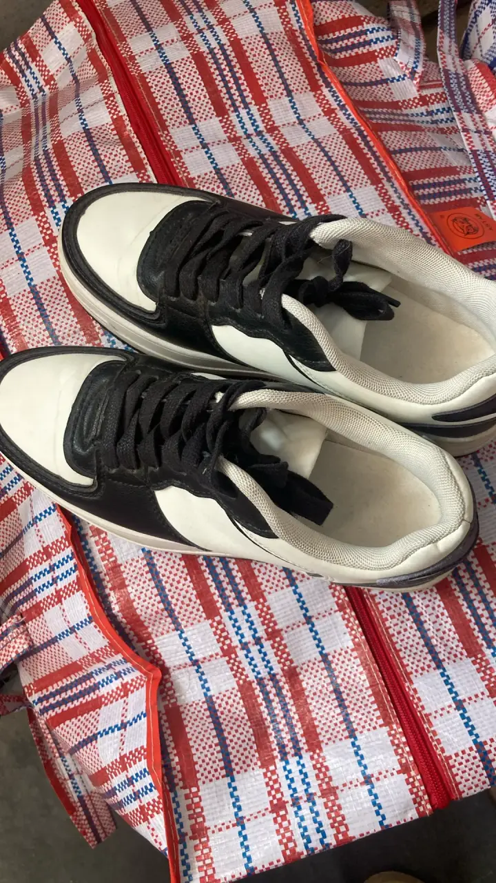 Zapatillas deportivas blanco y negro unisex - 2