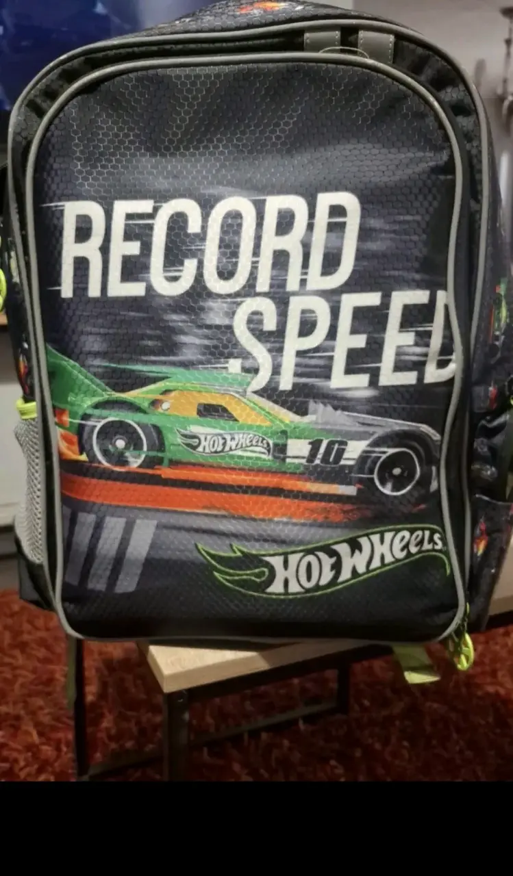 Mochila escolar Hot Wheels con pista de juego - 3