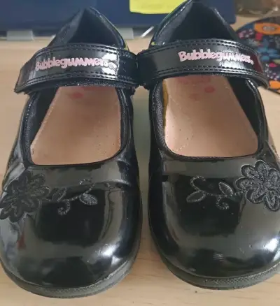 Zapatos de charol para niña Bubblegummers negros - miniatura 1