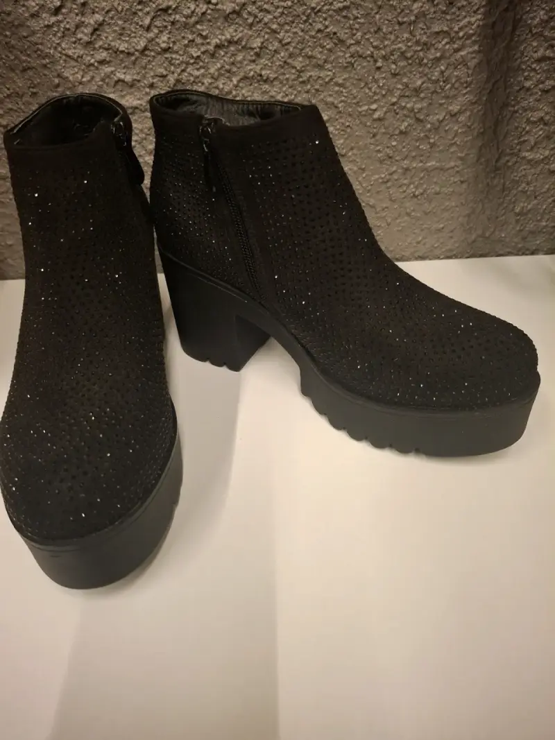 Botines negros con tacón y brillo - 2