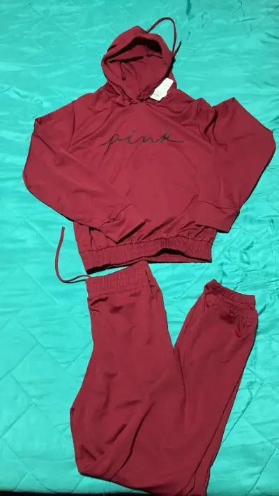 Conjunto deportivo burdeos con capucha Pink - miniatura 1