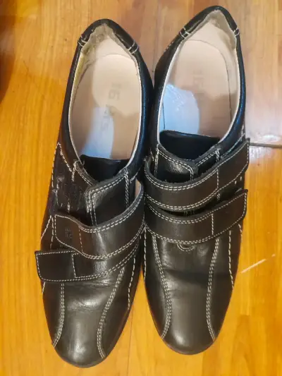 Zapatos de cuero negro con velcro para hombre - miniatura 1