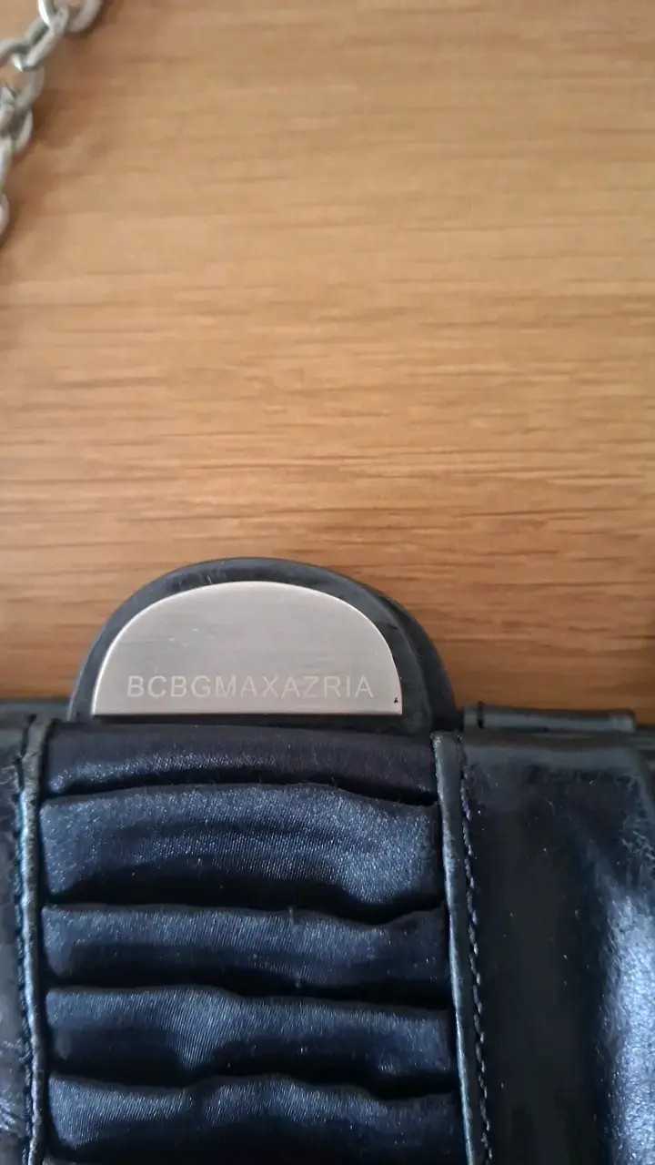 Cartera negra de cuero con cadena BCBGMAXAZRIA - 3