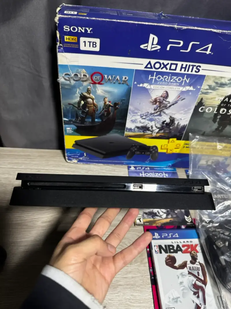Consola PS4 con juegos incluidos y control - 5